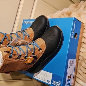 Columbia Women's Tan and Black Boots with Blue Laces